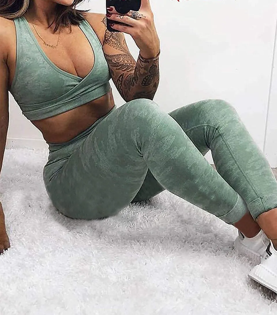 Breathable Athletic Crop Top With Padded Closure