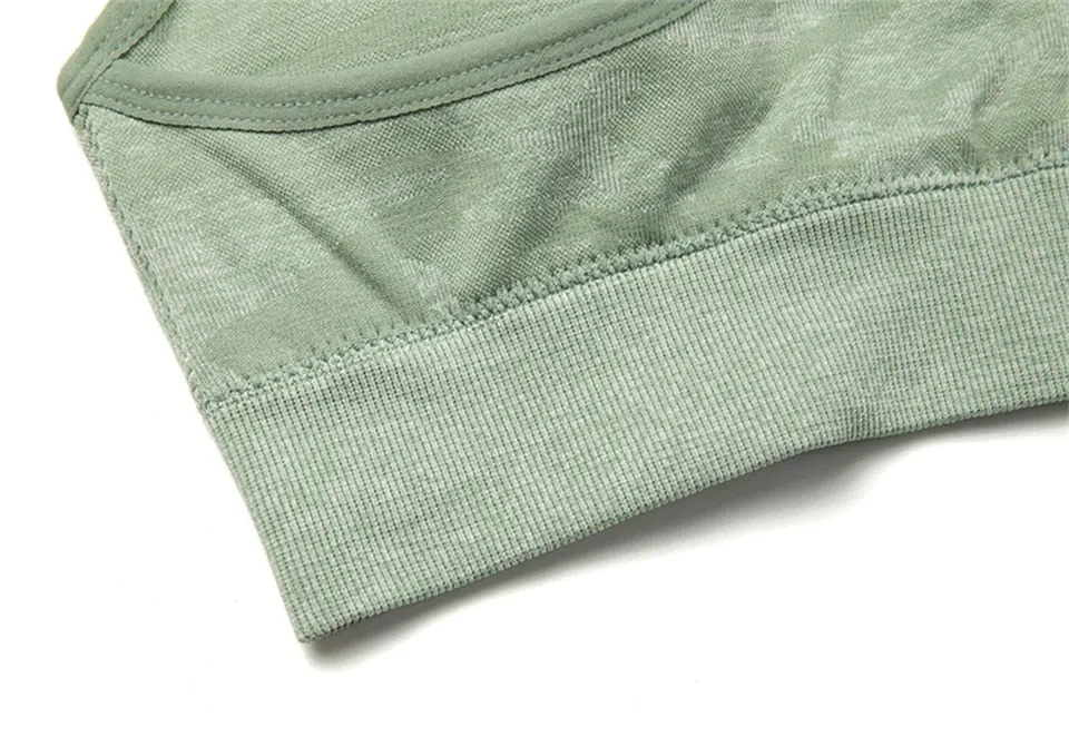 Breathable Athletic Crop Top With Padded Closure