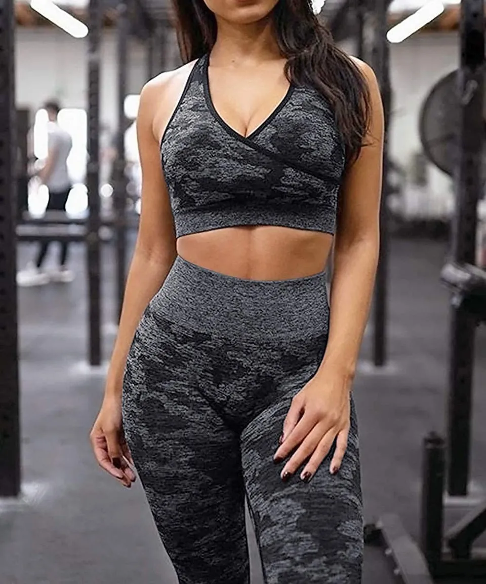 Breathable Athletic Crop Top With Padded Closure