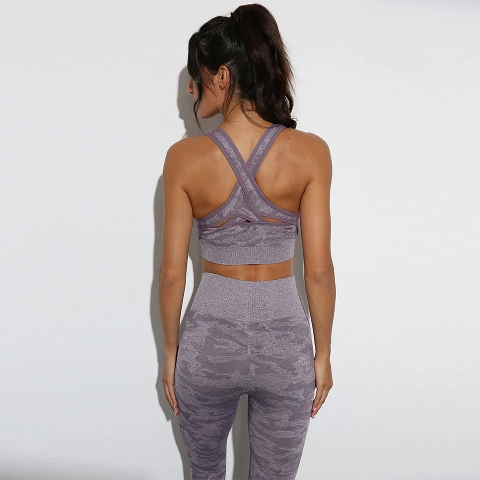 Breathable Athletic Crop Top With Padded Closure