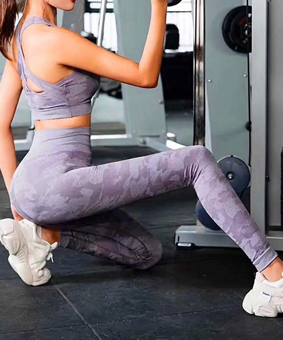 Breathable Athletic Crop Top With Padded Closure